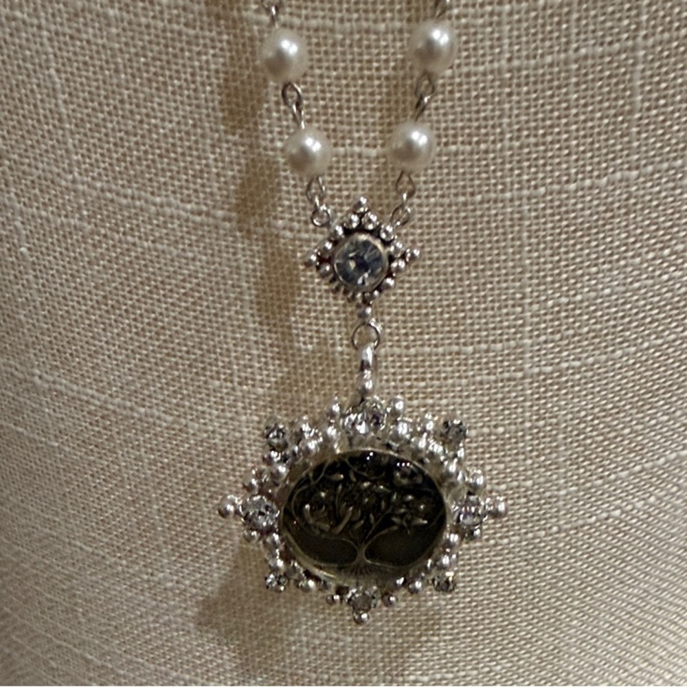 VSA EVITA CLOISTER TREE OF LIFE WITH PEARL BEADED NECKLACE - NWT - Picture 6 of 10